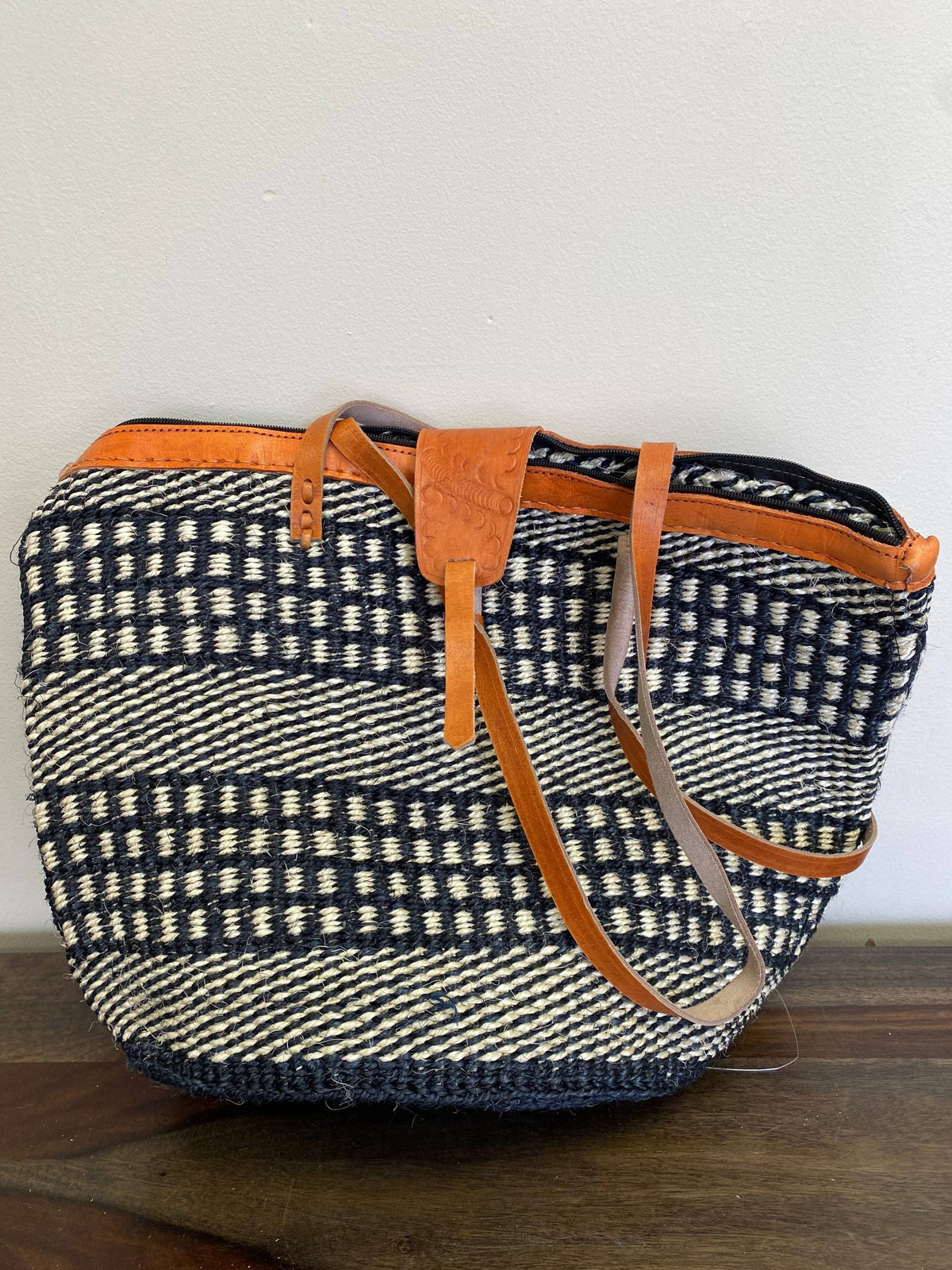 Traditional Kenya Monochrome Basket - Zipper